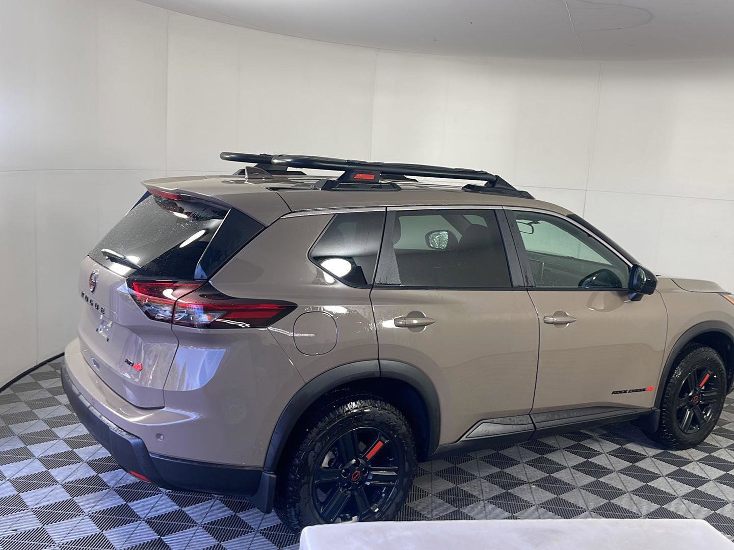 Used 2025 Nissan Rogue SV image 6