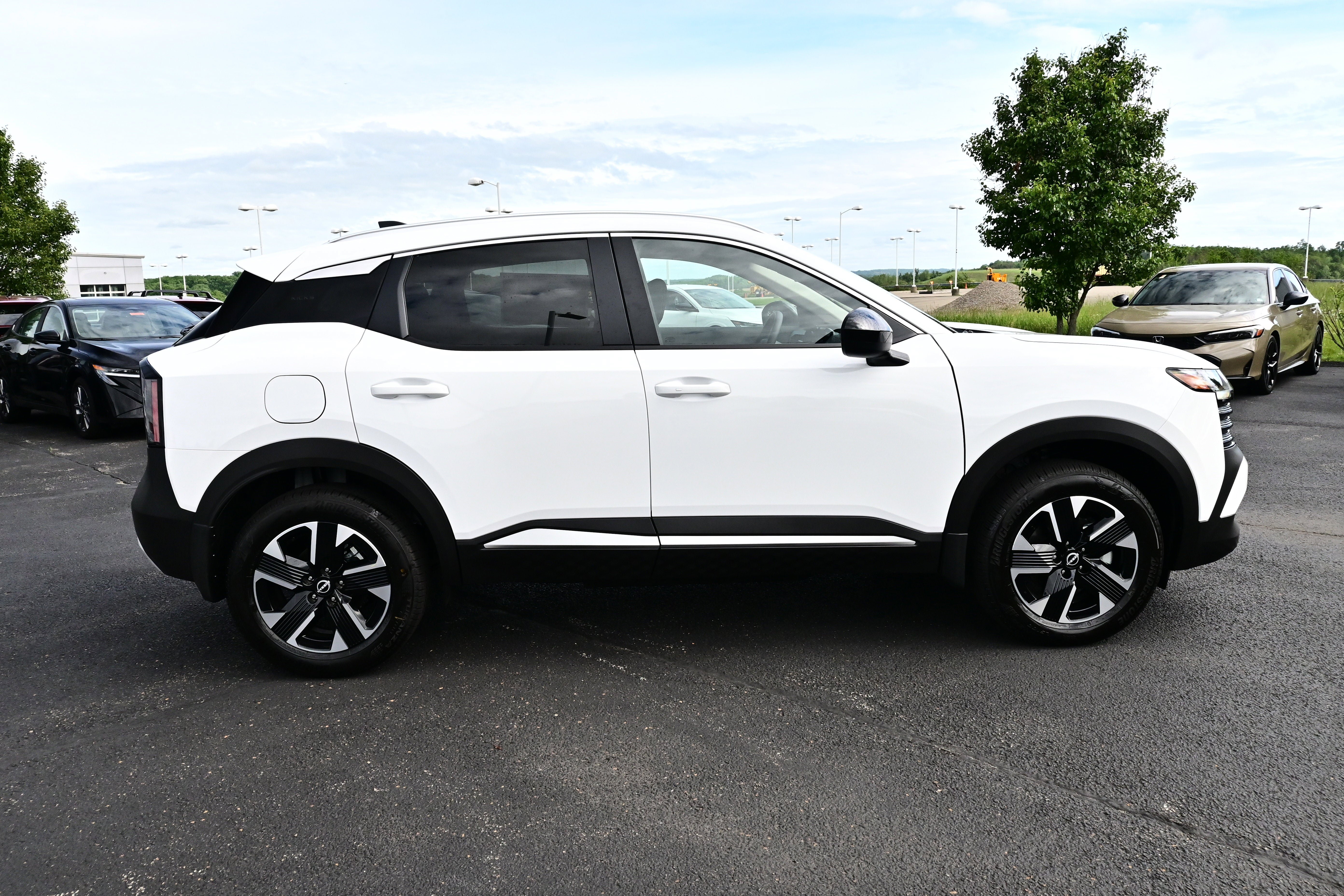 New 2026 Nissan Kicks SV w/ SV Premium Package AWD/4WD image 5