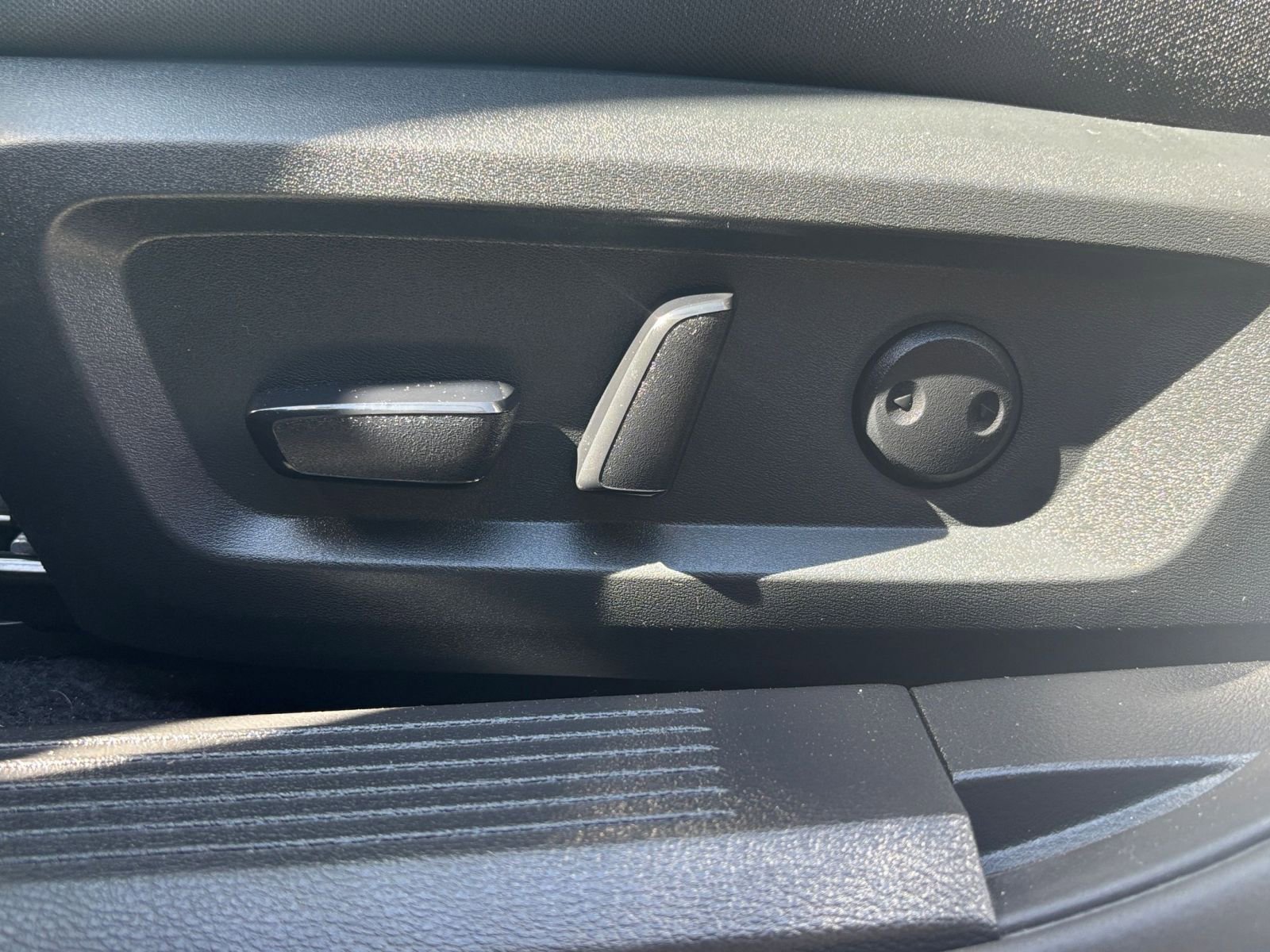 Used 2025 Nissan Rogue SV AWD/4WD image 21