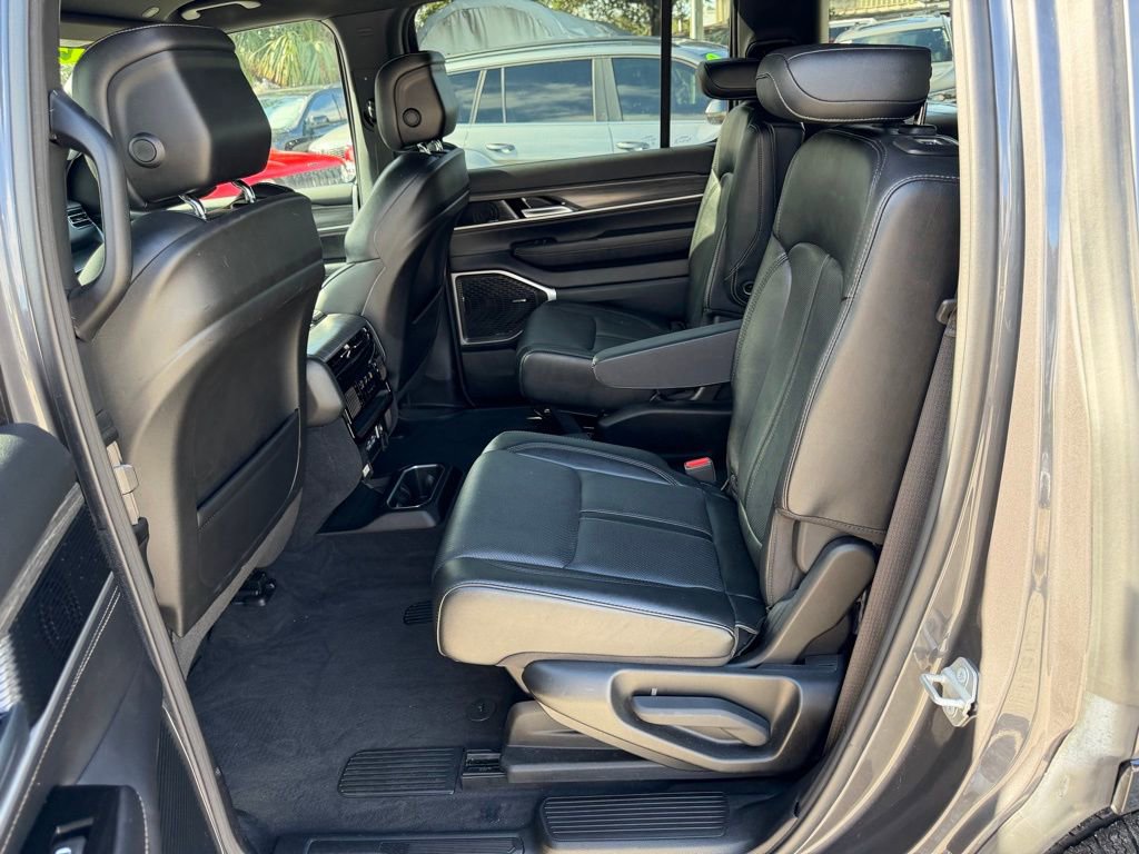 Used 2023 Jeep Wagoneer Series III w/ Preferred Equipment Group image 29