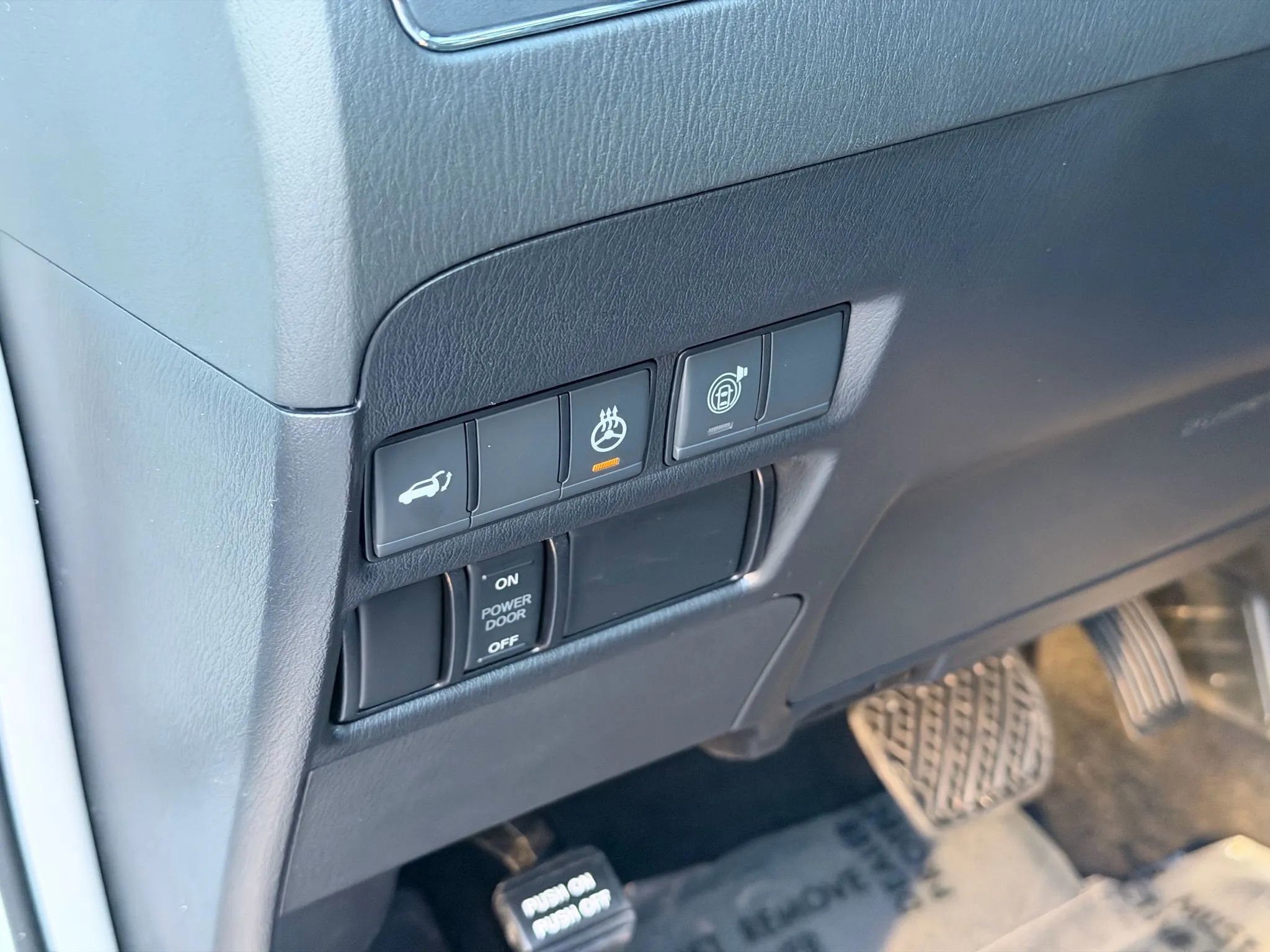 Used 2024 Nissan Armada SL w/ Captain's Chairs Package image 33