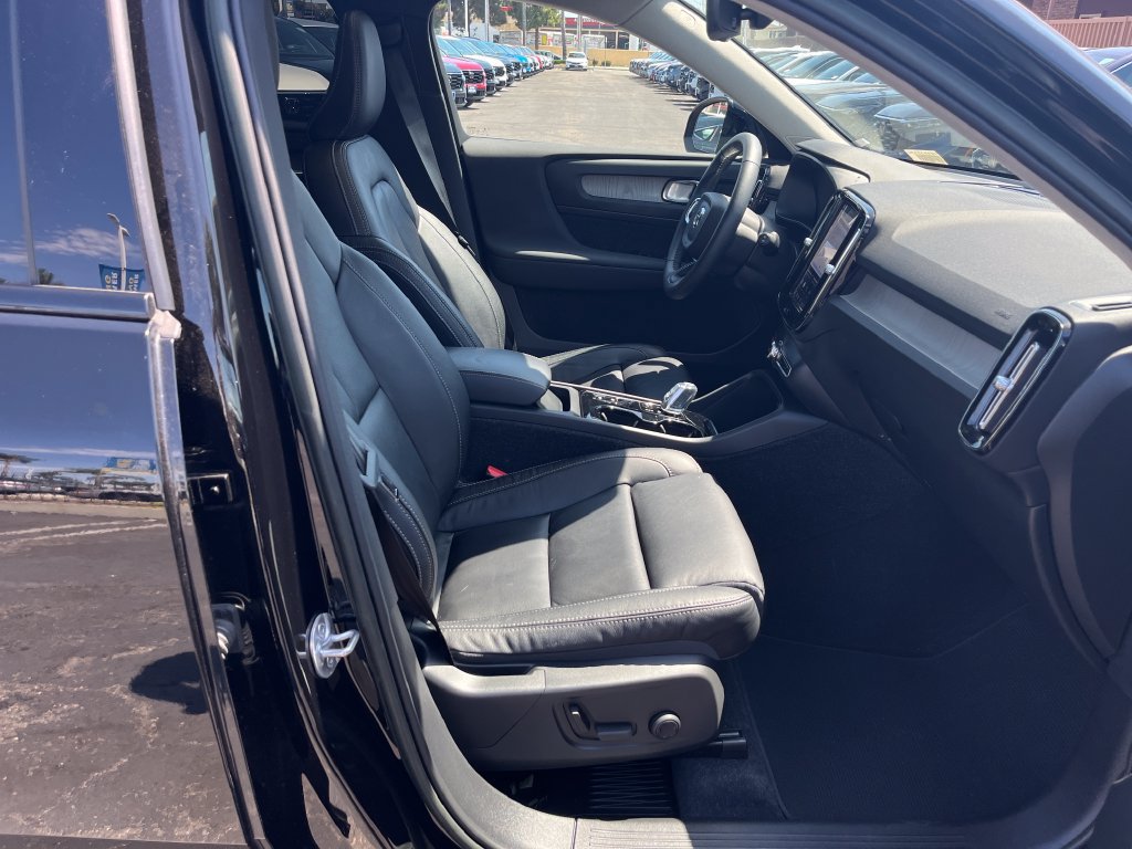 Used 2023 Volvo XC40 B5 Plus w/ Driver Assist Package AWD/4WD image 45