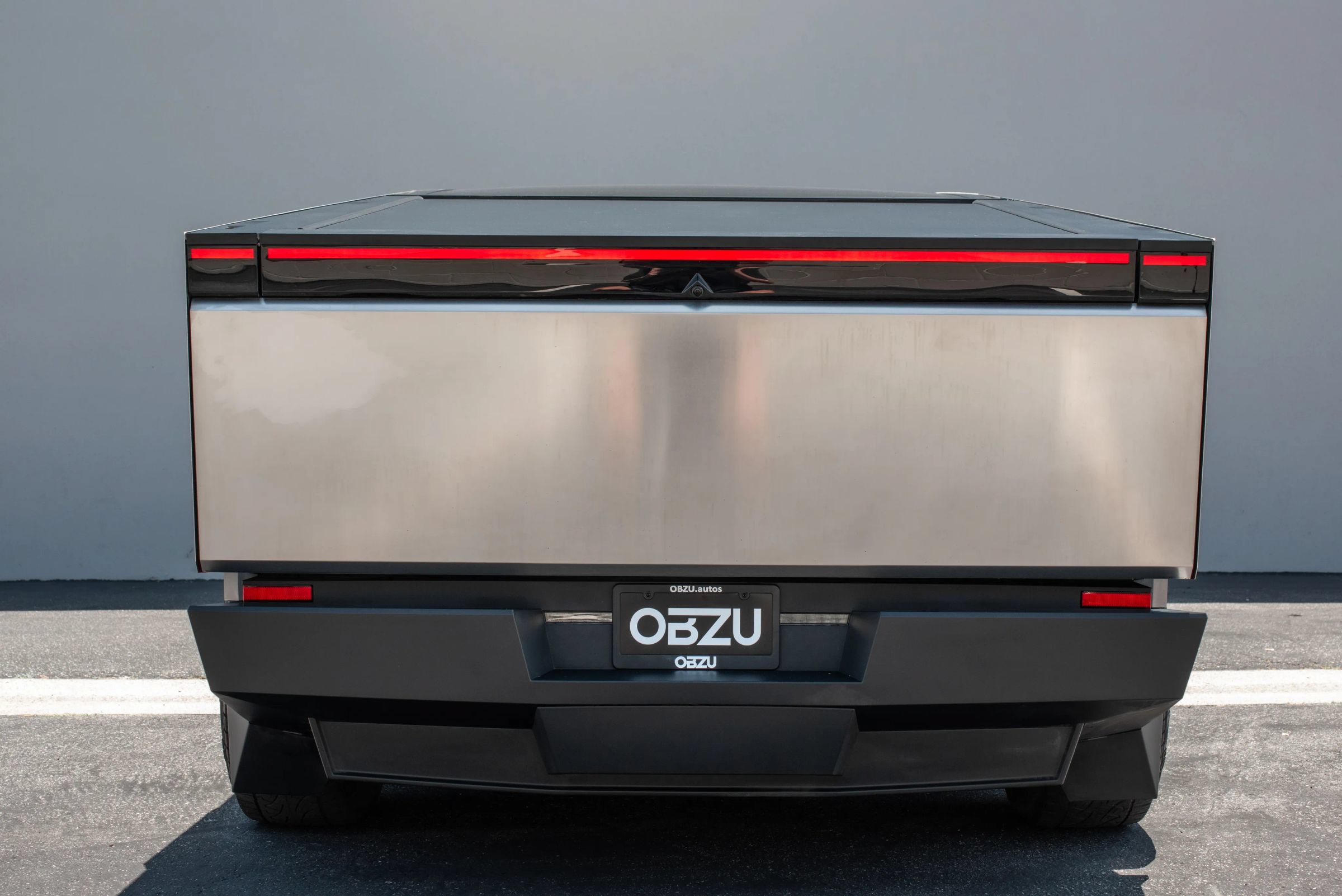 Used 2025 Tesla Cybertruck AWD Crew Cab image 28