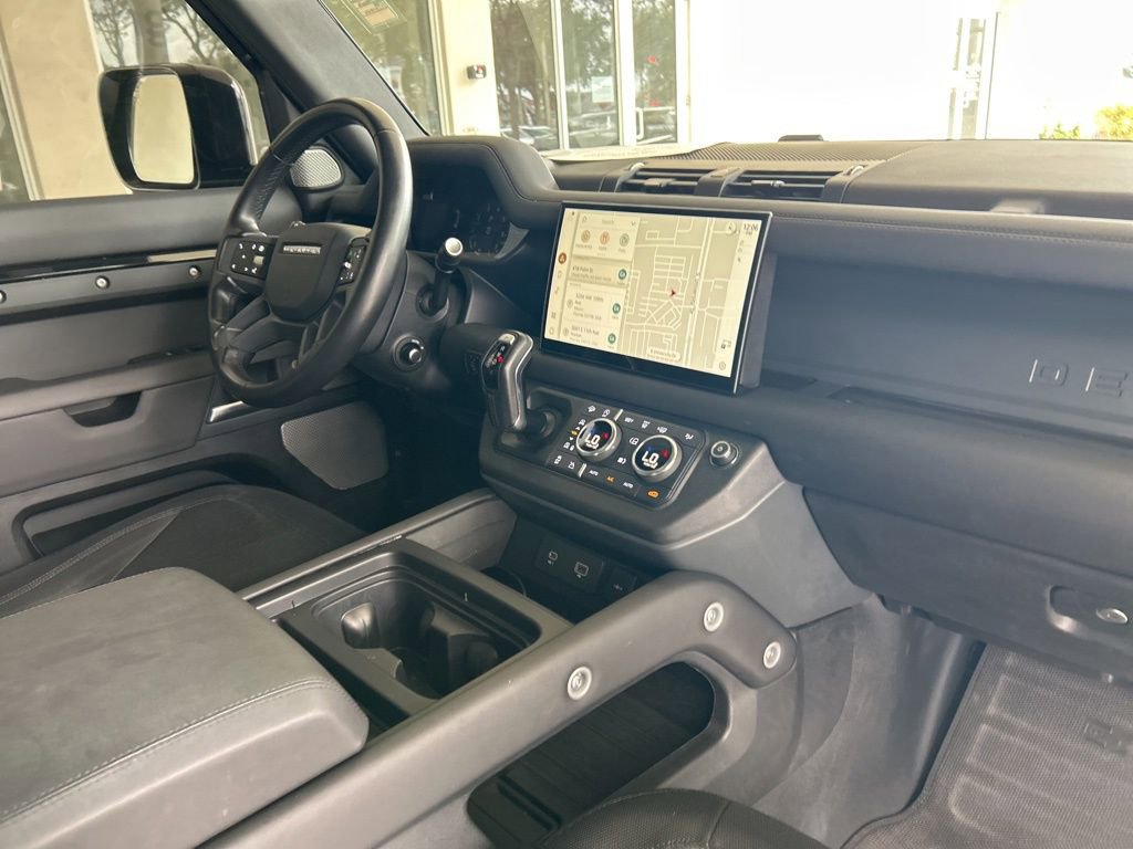 Used 2024 Land Rover Defender 130 X-Dynamic SE image 22