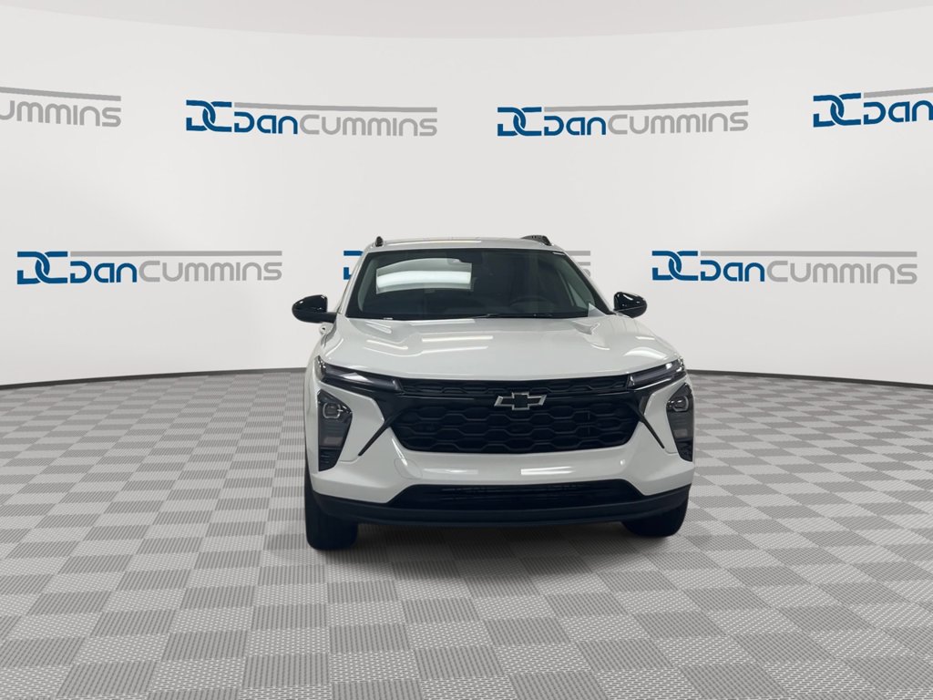 New 2026 Chevrolet Trax LT w/ Driver Confidence Package FWD image 3