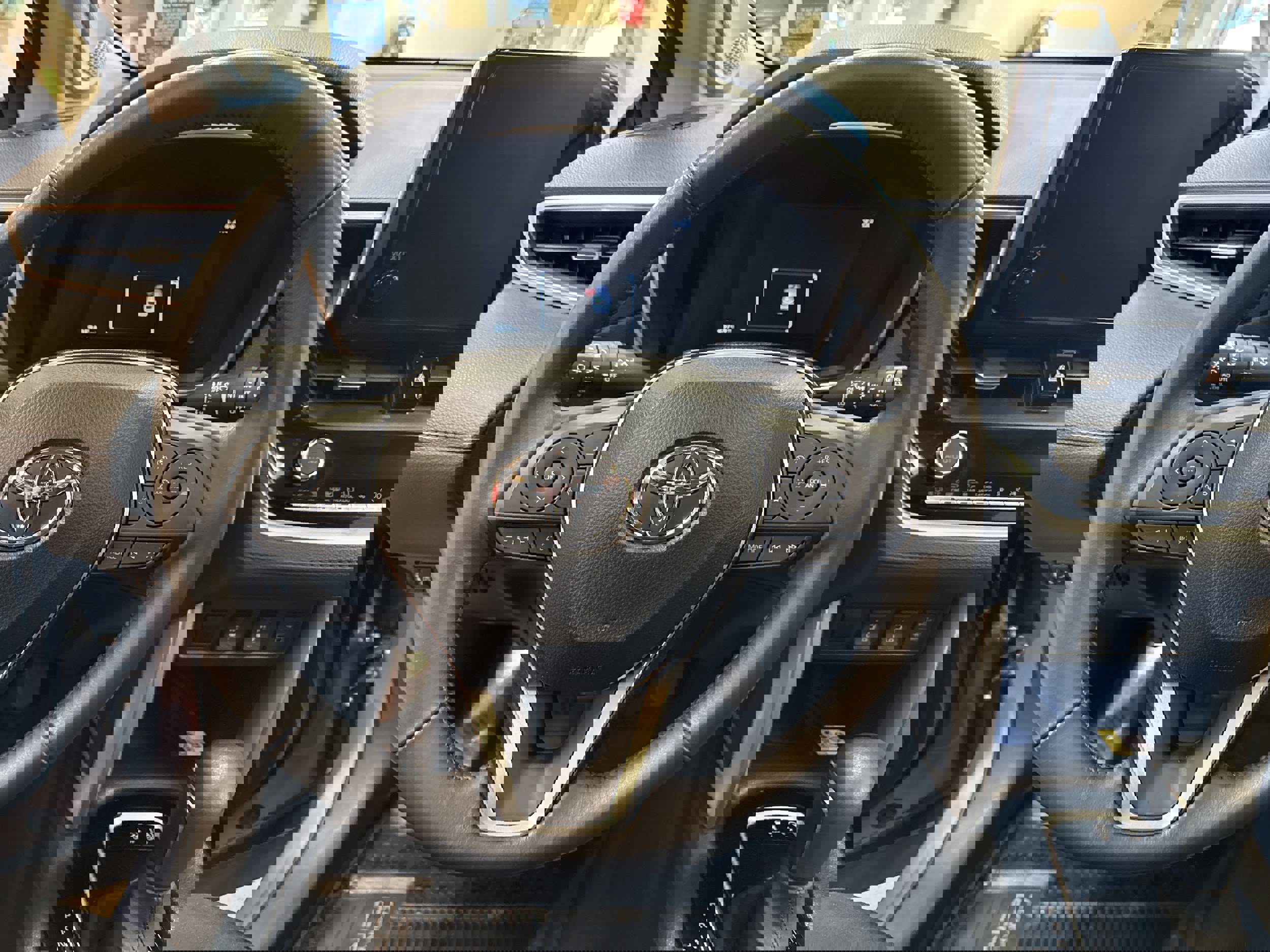 Used 2023 Toyota Corolla Cross XLE w/ Convenience Package image 30