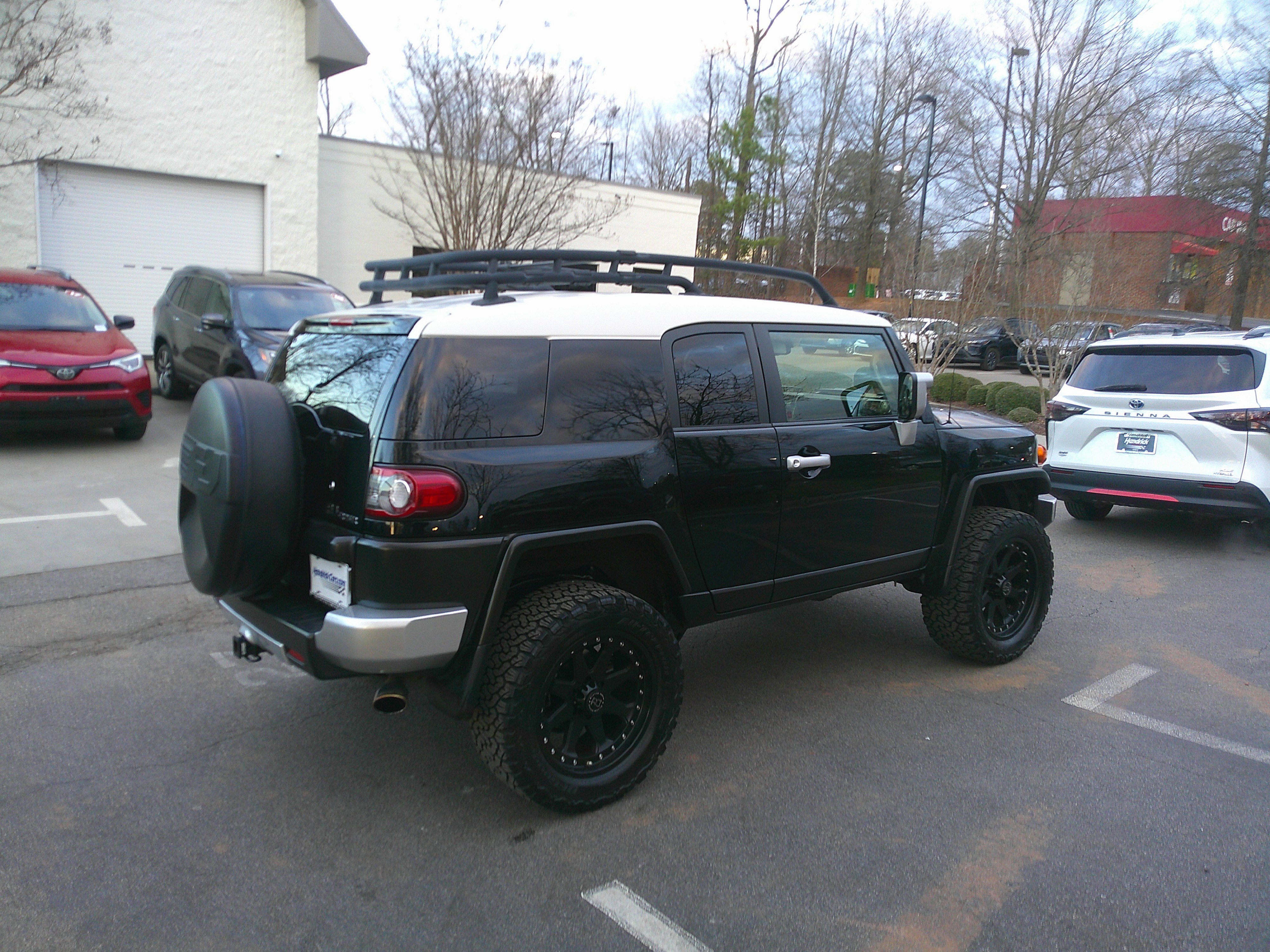 Used 2014 Toyota FJ Cruiser 4WD w/ Convenience Package image 12
