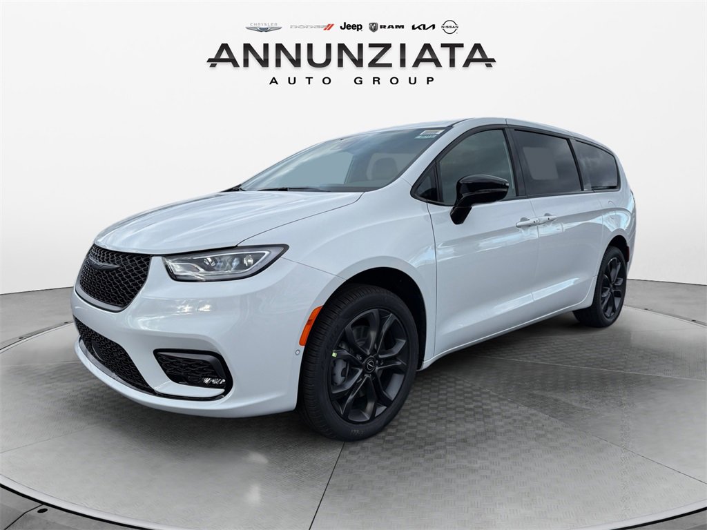 New 2026 Chrysler Pacifica Select