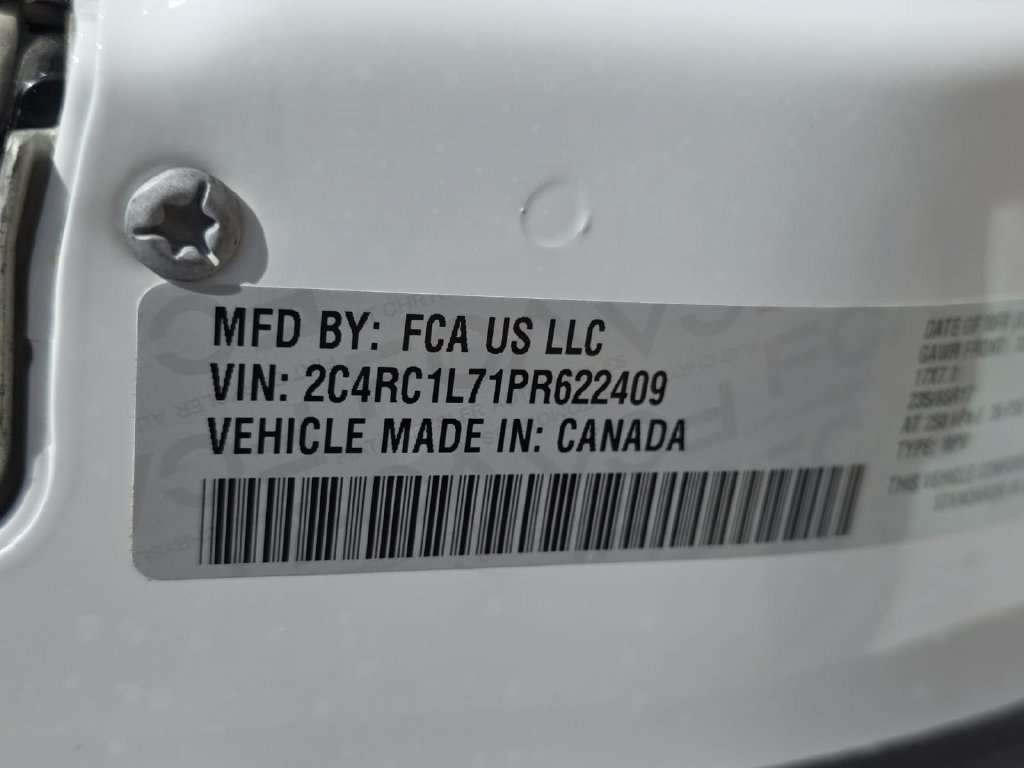 Used 2023 Chrysler Pacifica Touring-L FWD image 33