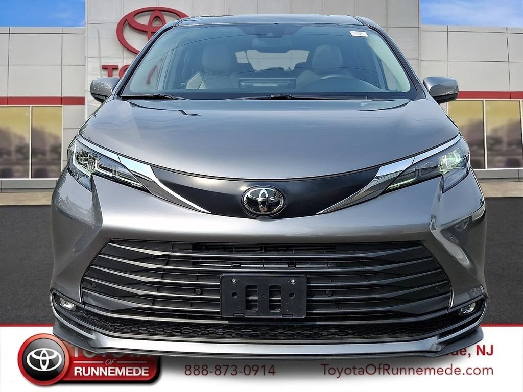 Used 2026 Toyota Sienna XLE FWD video 2