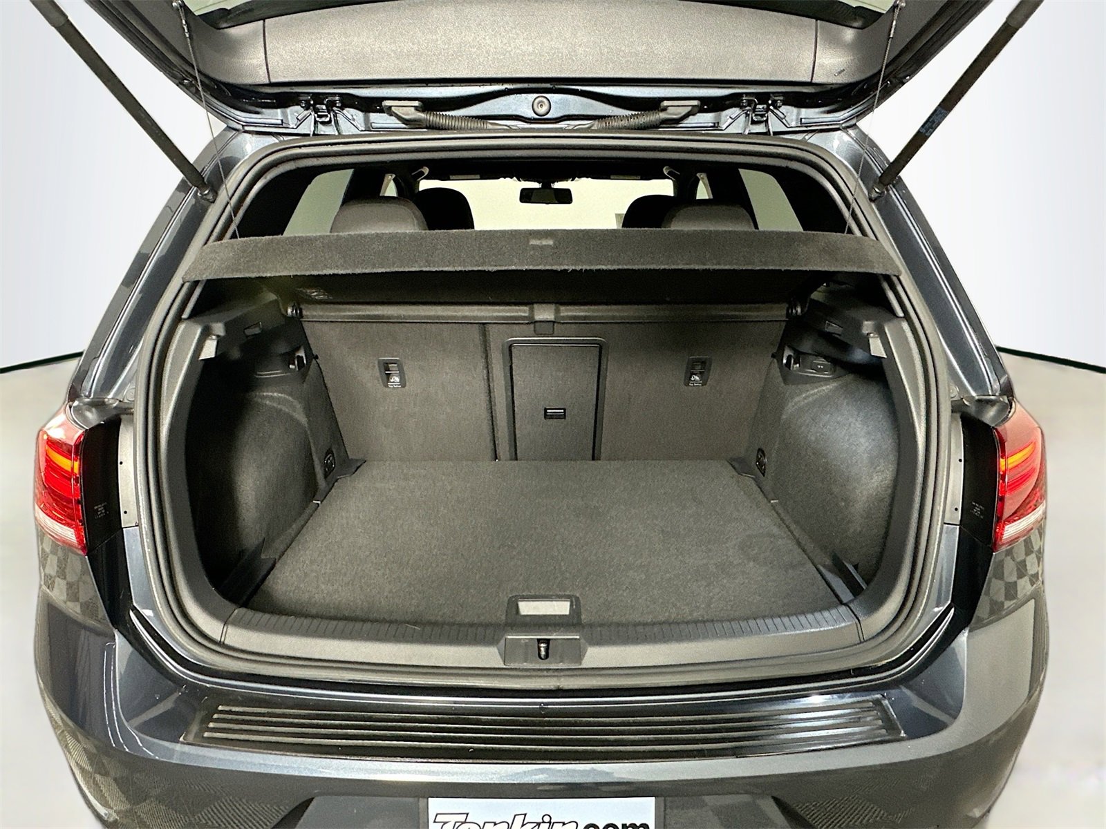 Used 2018 Volkswagen Golf 4-Door image 25