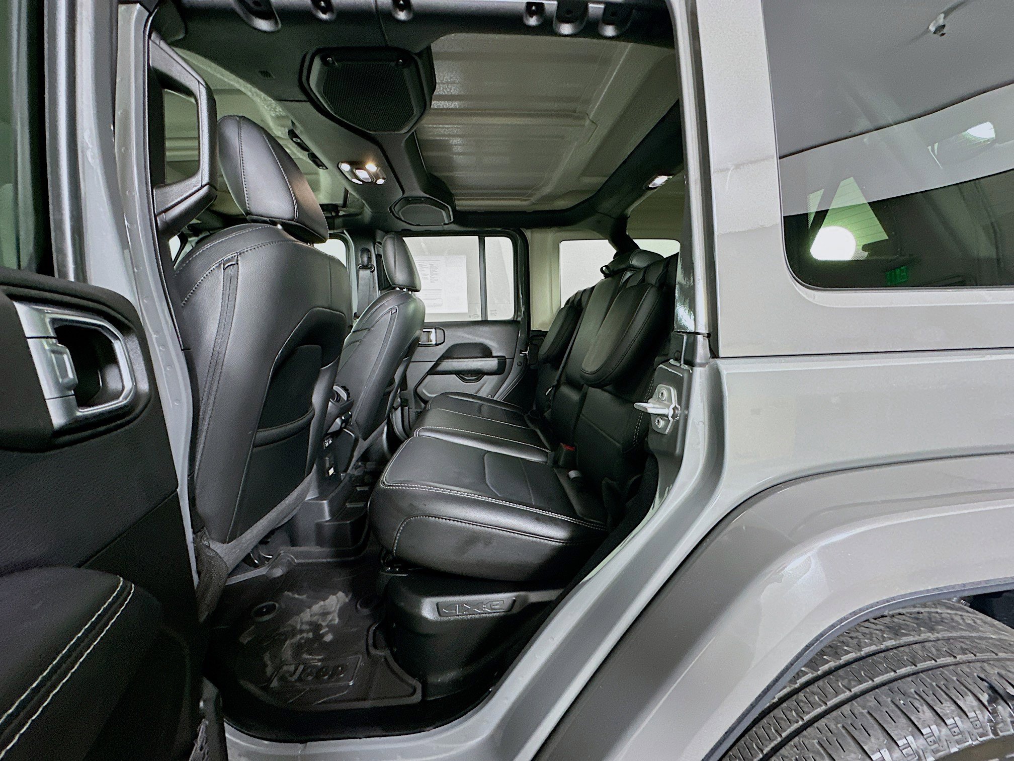 Used 2022 Jeep Wrangler Sahara w/ Cold Weather Group image 26