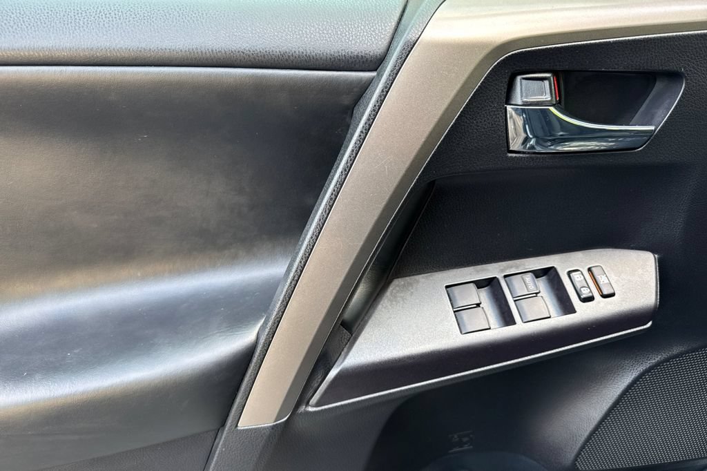 Certified 2018 Toyota RAV4 XLE AWD/4WD image 10