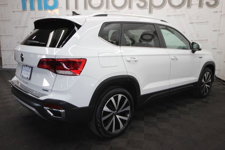 Used 2022 Volkswagen Taos SE w/ Panoramic Sunroof Package AWD/4WD image 7