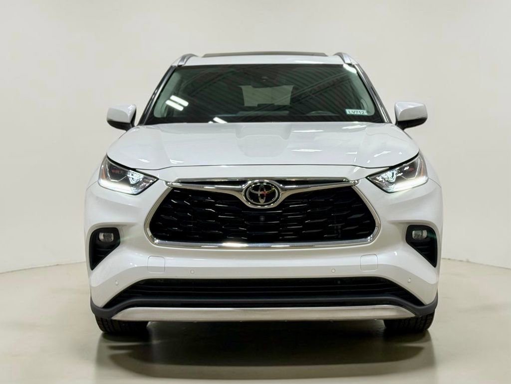 Used 2022 Toyota Highlander Limited image 9