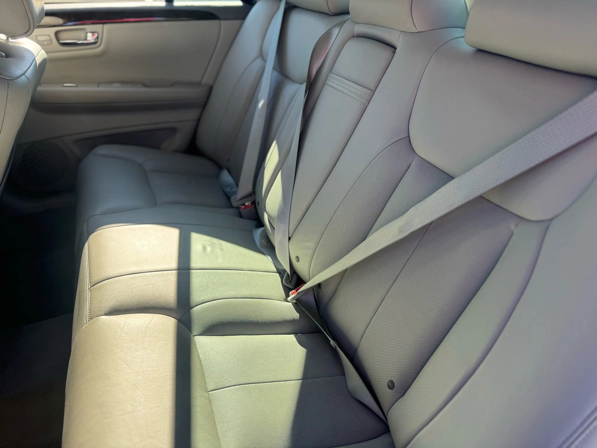 Used 2011 Cadillac DTS Luxury image 36