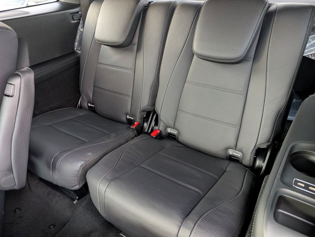 New 2026 Mercedes-Benz GLS 450 4MATIC image 32
