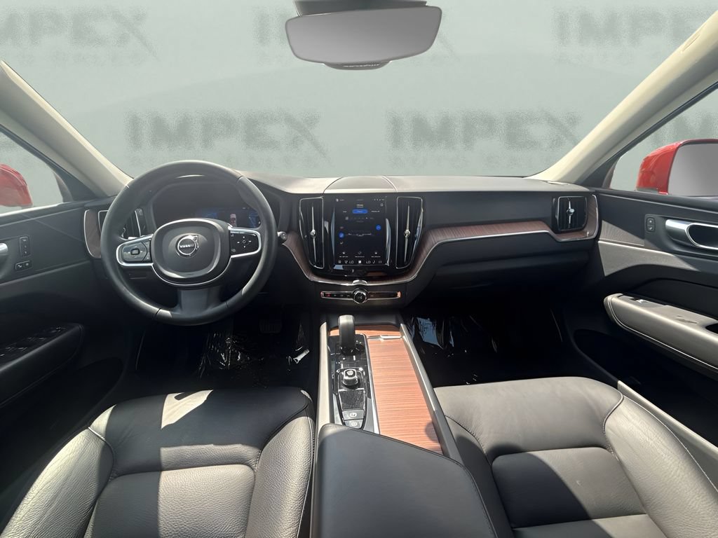 Used 2023 Volvo XC60 B5 Plus FWD image 8