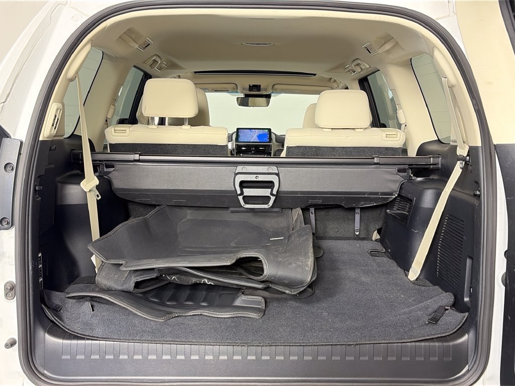 Used 2023 Lexus GX 460 Premium w/ Accessory Package AWD/4WD image 27