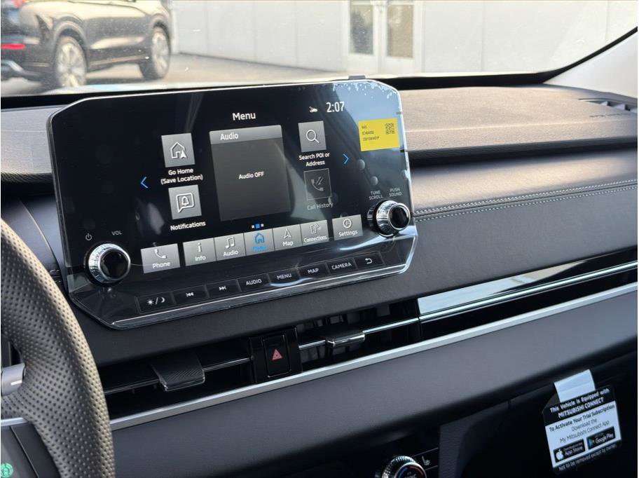 Used 2025 Mitsubishi Outlander SE image 11