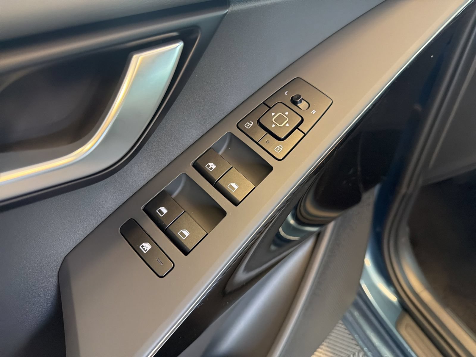 New 2026 Kia Niro EX FWD image 13