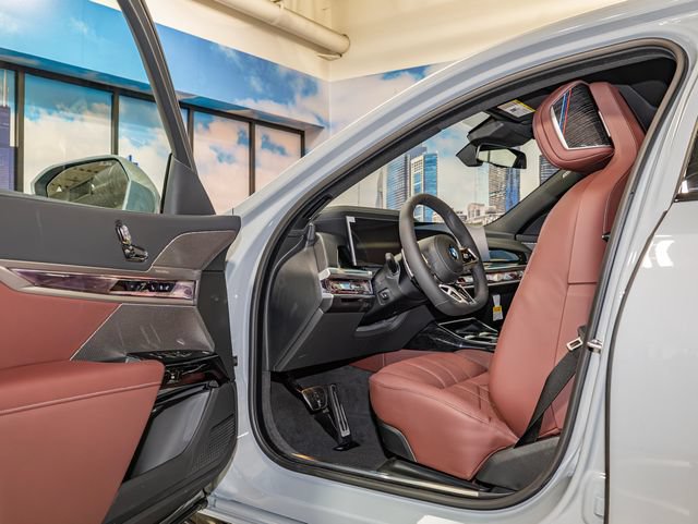 Used 2026 BMW 740i xDrive AWD/4WD image 13