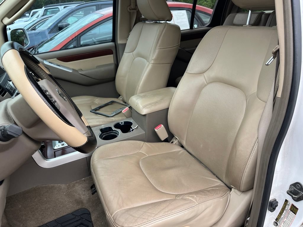Used 2010 Nissan Pathfinder LE AWD/4WD image 7