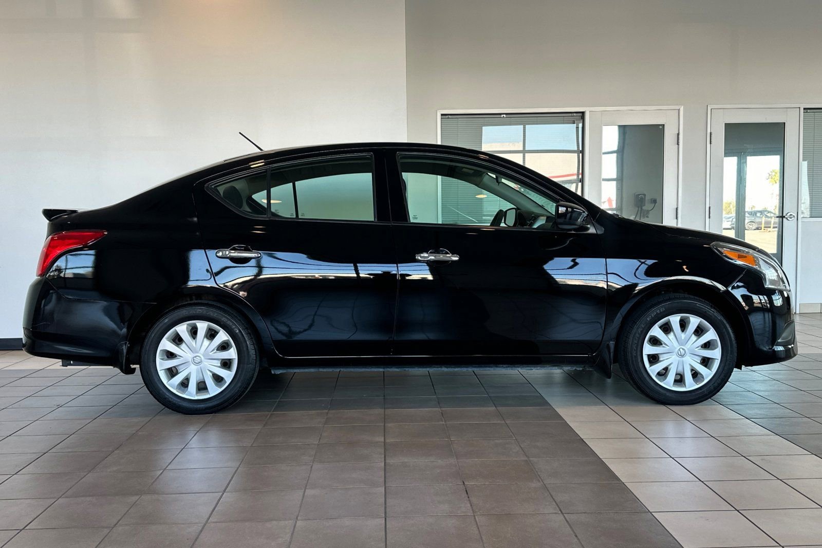 Used 2017 Nissan Versa SV image 3