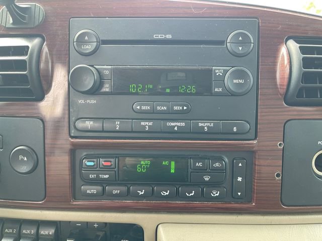 Used 2006 Ford F250 Lariat image 23