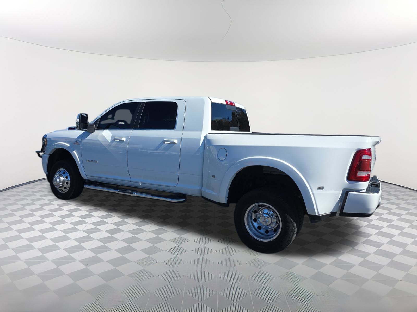 Used 2023 RAM 3500 Limited image 6