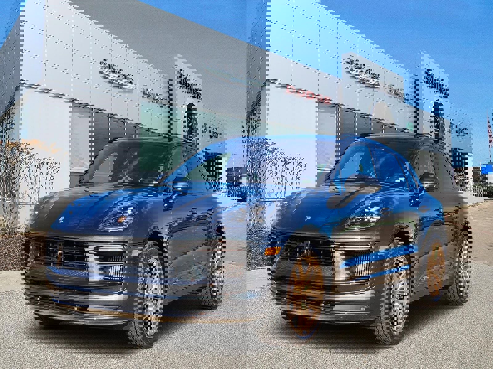 Used 2023 Porsche Macan S w/ Sport Chrono Package image 2