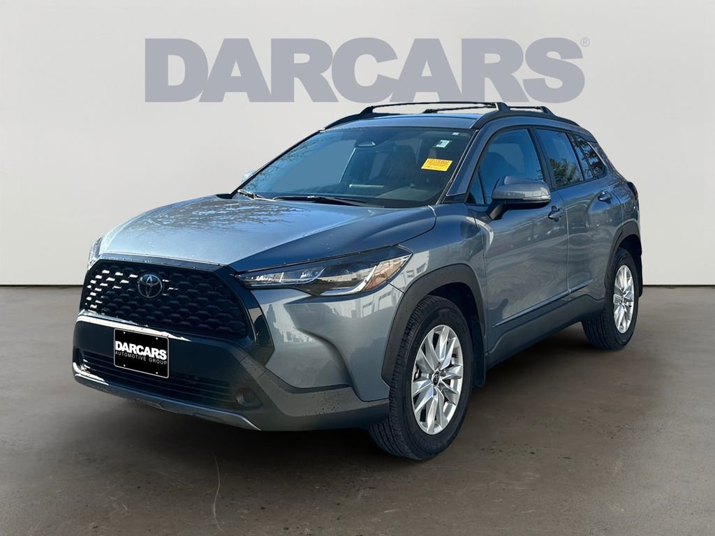 Used 2024 Toyota Corolla Cross LE image 3