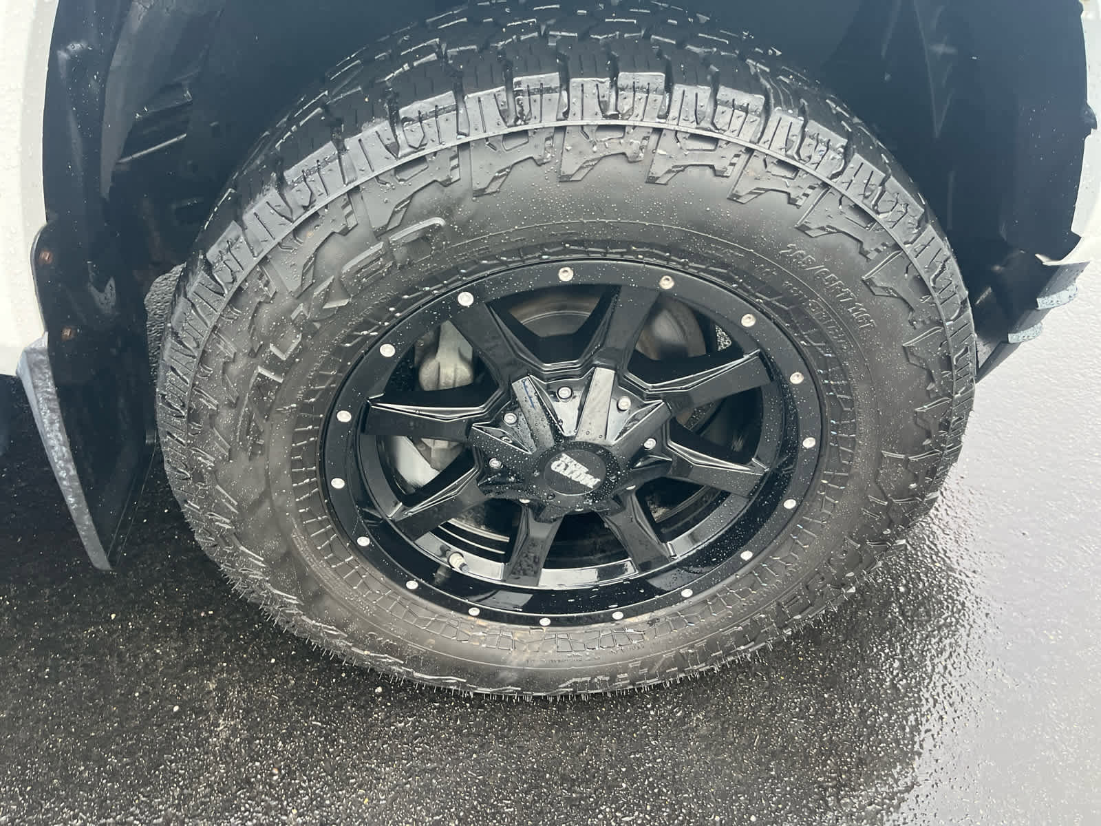 Used 2020 Toyota Tacoma Limited image 15