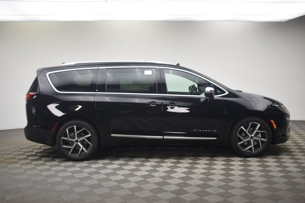 New 2027 Chrysler Pacifica Pinnacle FWD image 3