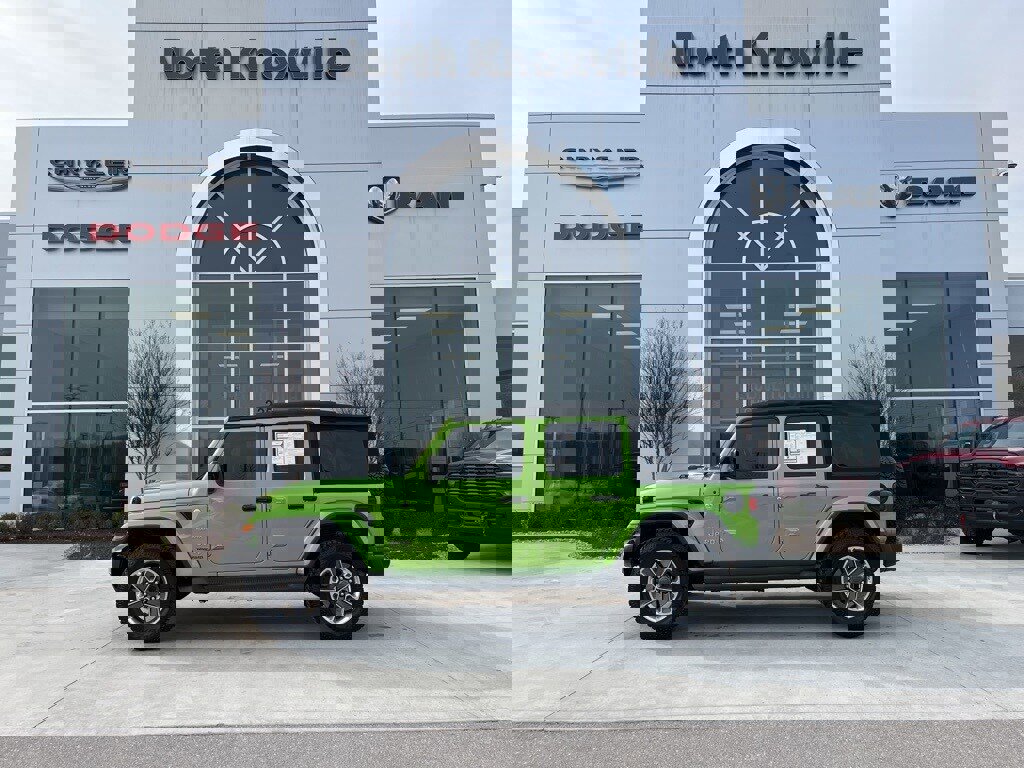 Used 2018 Jeep Wrangler Unlimited Sahara image 2