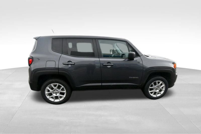 Used 2023 Jeep Renegade Latitude AWD/4WD image 9
