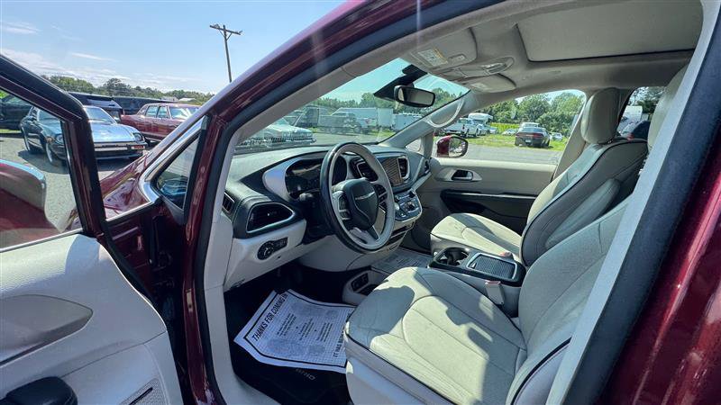 Used 2018 Chrysler Pacifica Limited w/ Advanced Safetytec Group FWD image 31