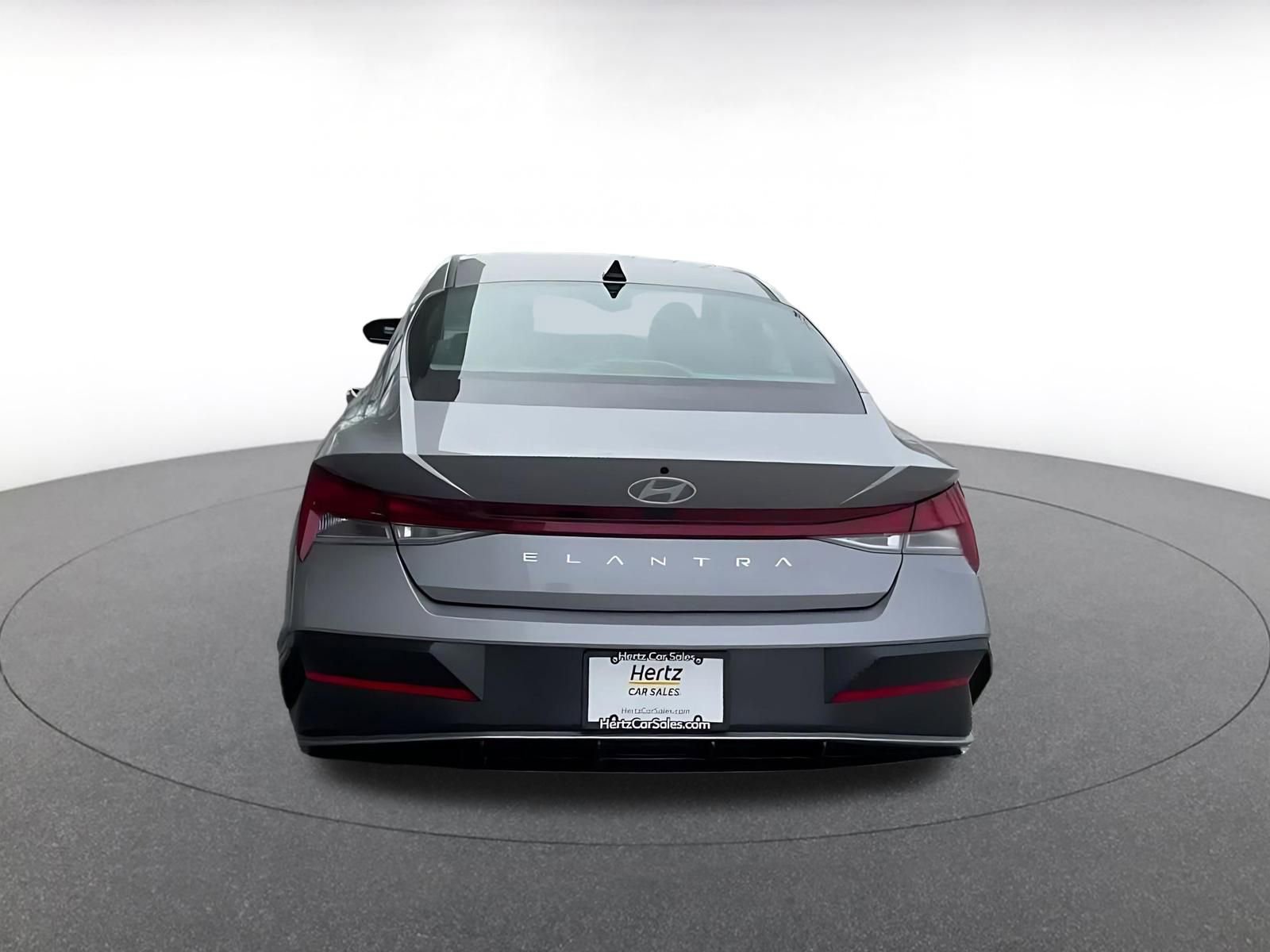Used 2025 Hyundai Elantra SEL image 12