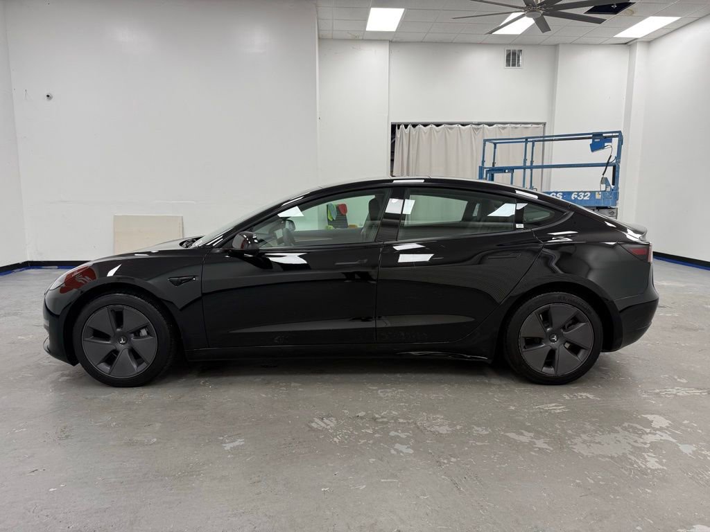Used 2023 Tesla Model 3 Standard Range image 4