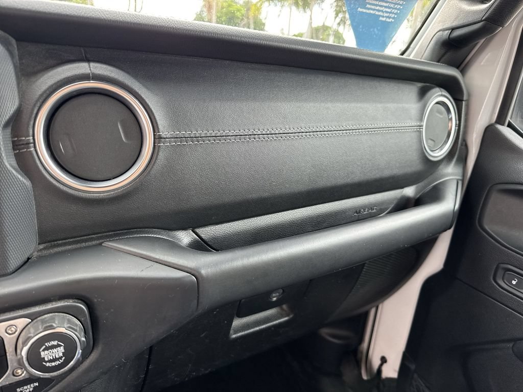 Used 2019 Jeep Wrangler Unlimited Sahara w/ Dual Top Group AWD/4WD image 55