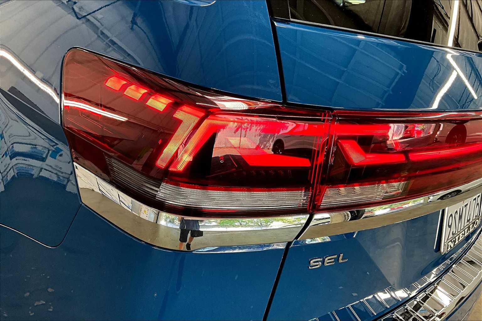 Used 2025 Volkswagen Atlas SEL Premium R-Line image 33