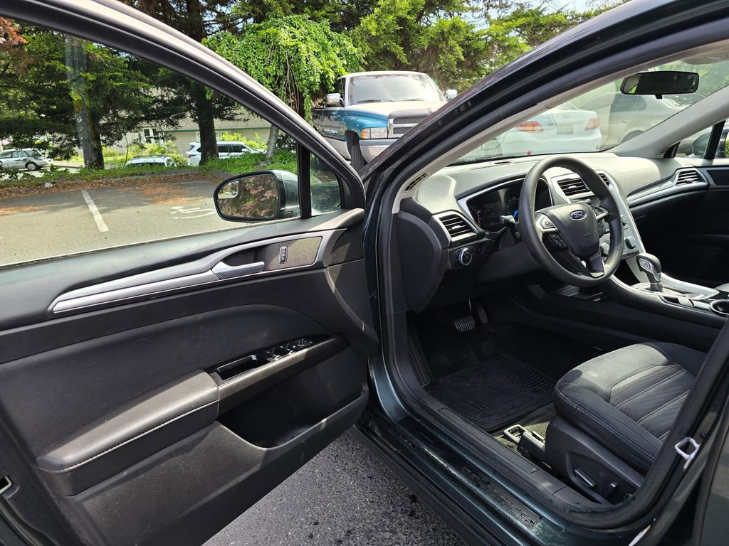 Used 2016 Ford Fusion SE FWD image 7