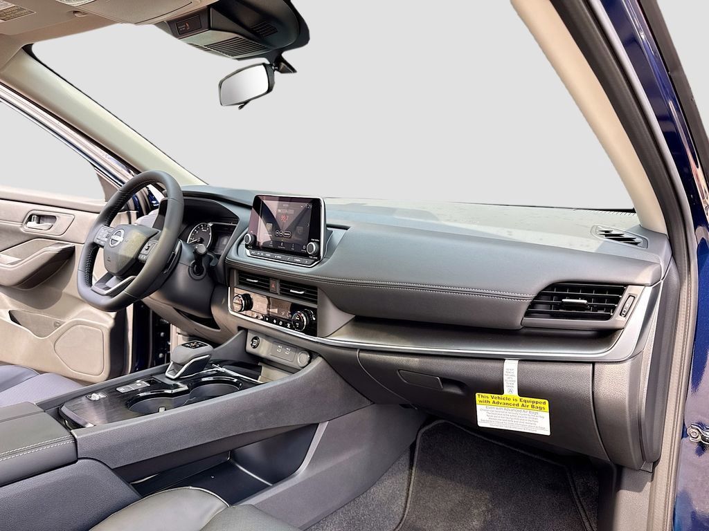 Used 2025 Nissan Rogue SV w/ SV Premium Package image 25