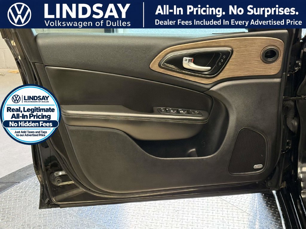 Used 2016 Chrysler 200 C w/ Premium Group FWD image 8