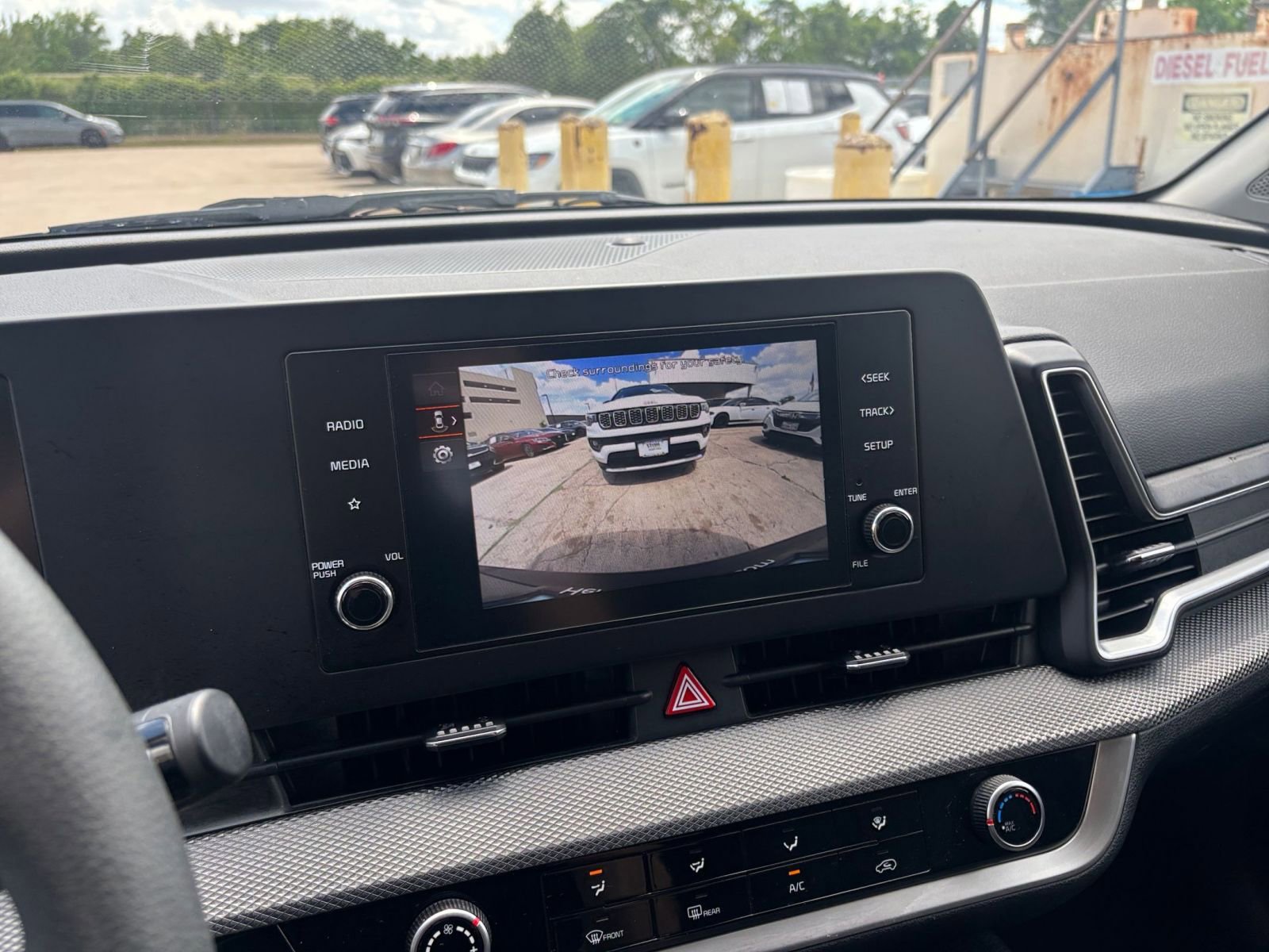 Used 2025 Kia Sportage LX image 23