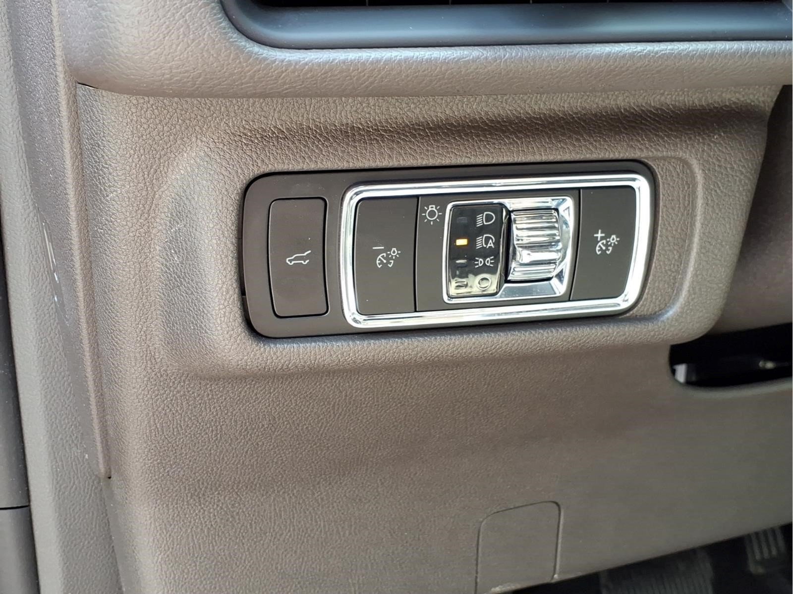 Used 2023 Lincoln Corsair AWD w/ Equipment Group 101A image 17