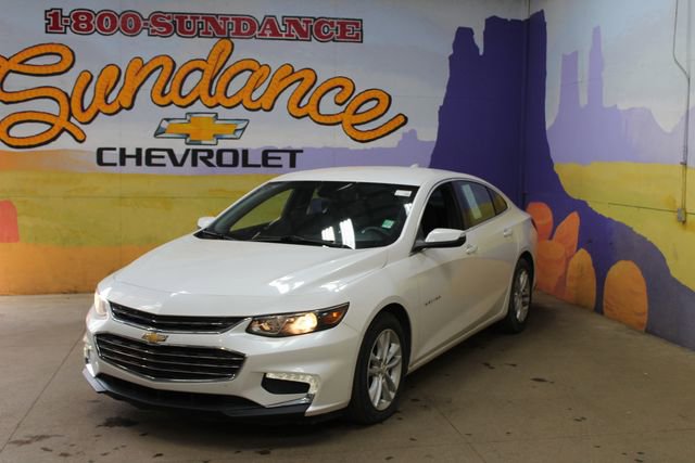 Used 2017 Chevrolet Malibu LT FWD image 2