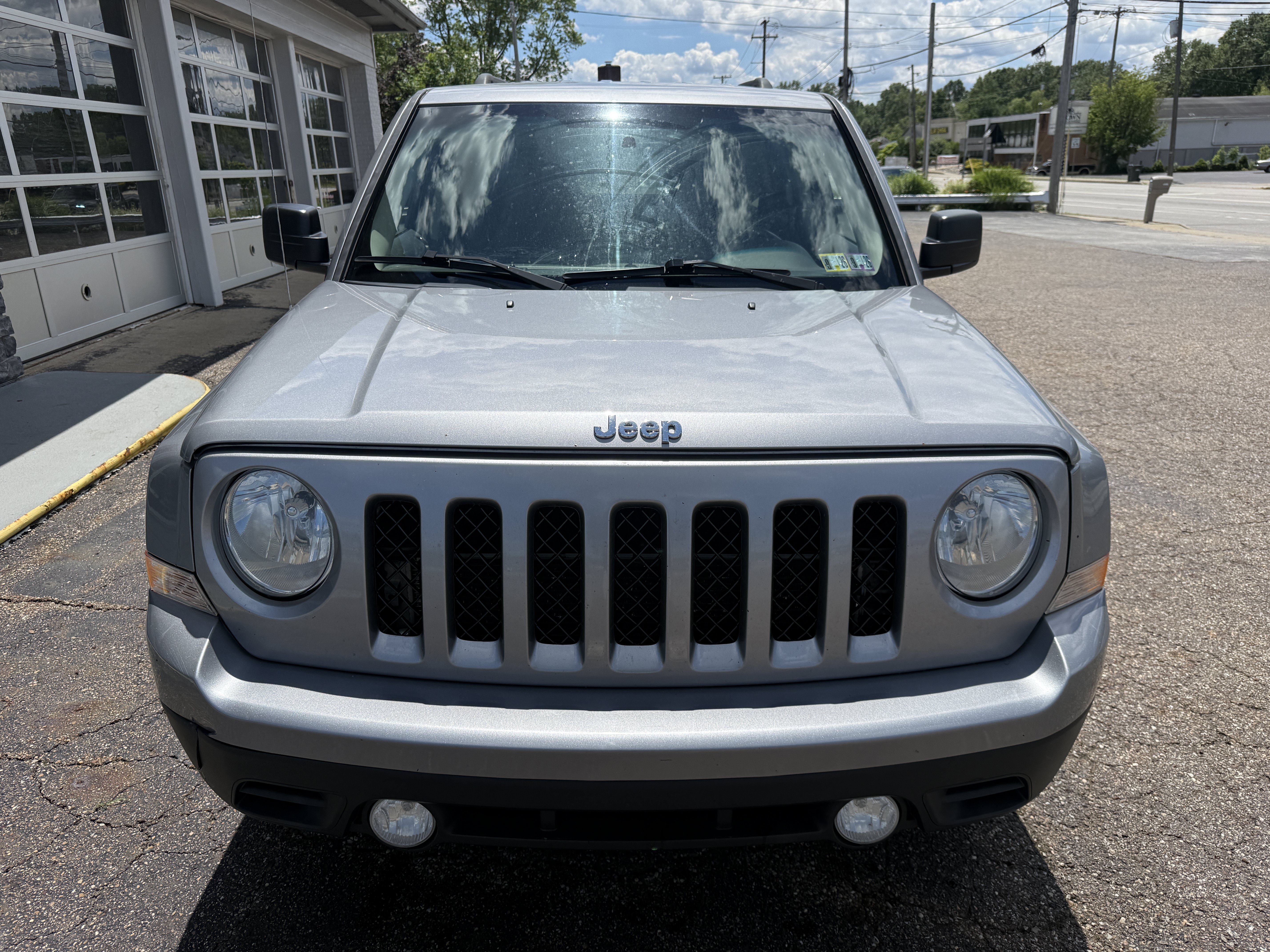 Used 2017 Jeep Patriot Latitude AWD/4WD image 8