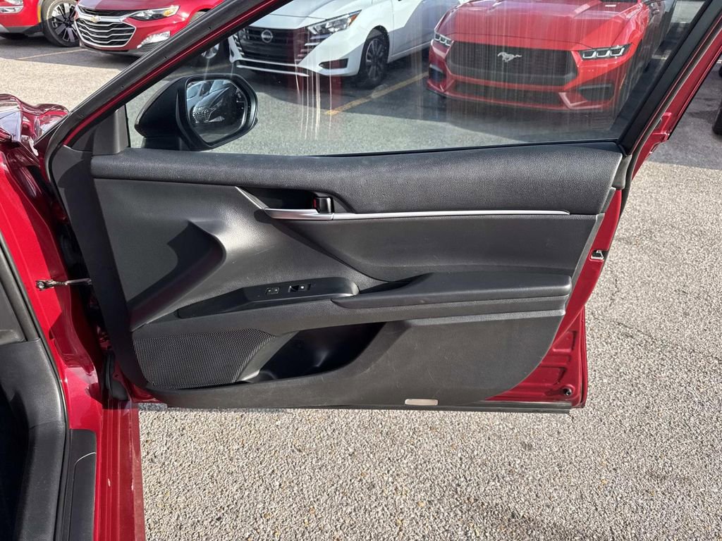 Used 2018 Toyota Camry LE FWD image 14
