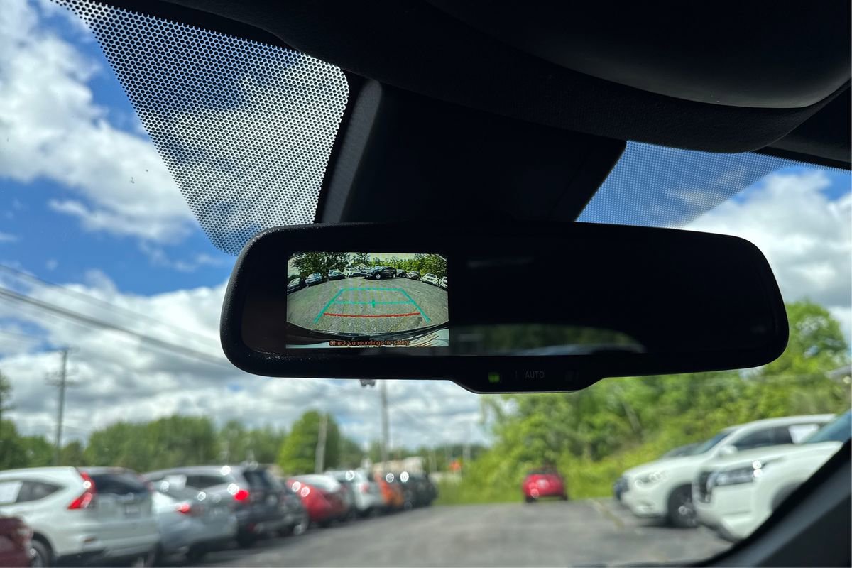 Used 2018 Toyota C-HR XLE FWD image 26